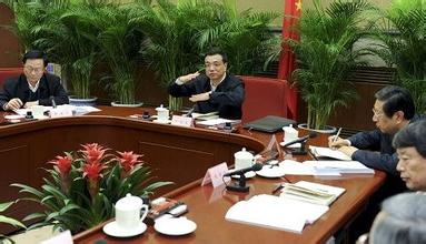 李克強:取消戶籍學歷限制 戶籍改革