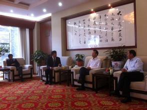 中科投資公司項(xiàng)目部李總、南副總經(jīng)理一行在云南調(diào)研，并與云南某高科技企業(yè)正式簽訂合作協(xié)議，為其提供10億元的資金投入