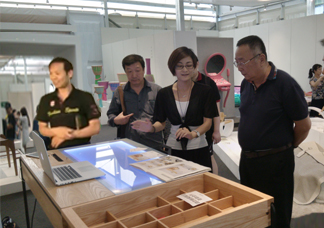 馮總一行受邀參加中央美術學院學院工業(yè)設計系作品展2015