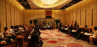 中科投資公司將以入股的方式為浙江某文化發(fā)展集團投資2億元人民幣，并與該集團關于新三版上市問題進行了實質(zhì)性溝通